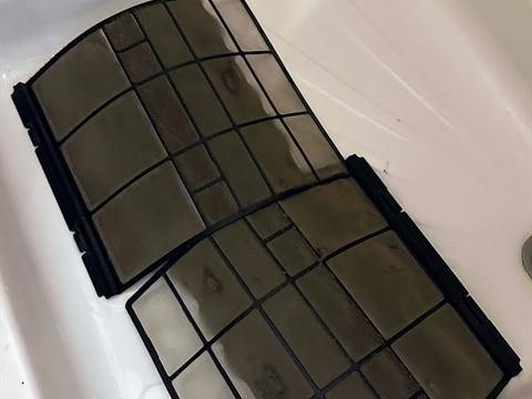 Klíma karbantartás és tisztítás – munka közben